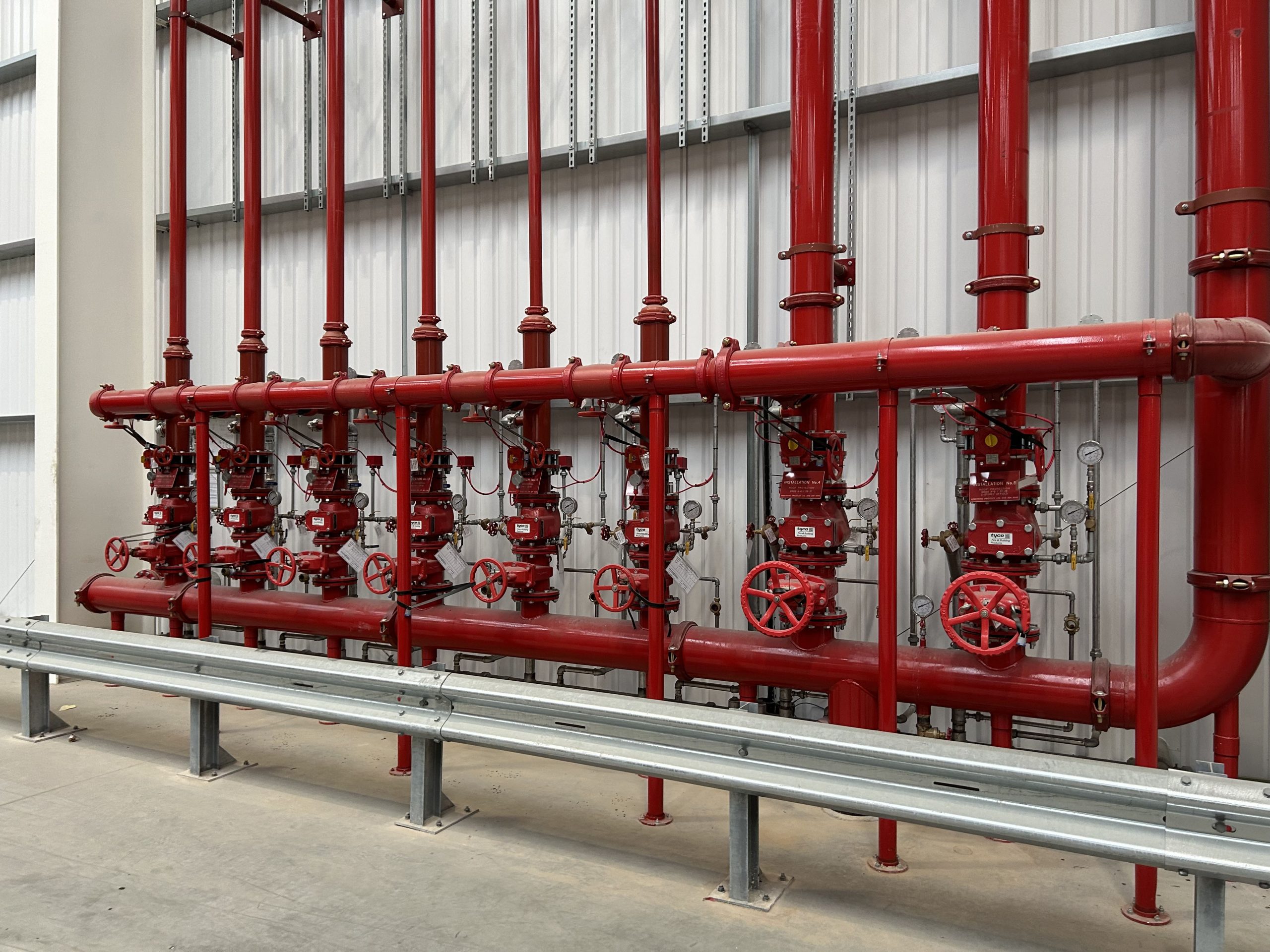 Red large pipes network